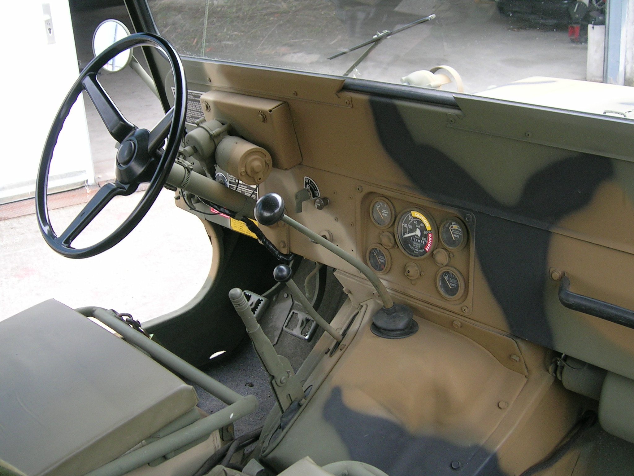 Mein M151 A2 Ford Mutt vor meiner Halle