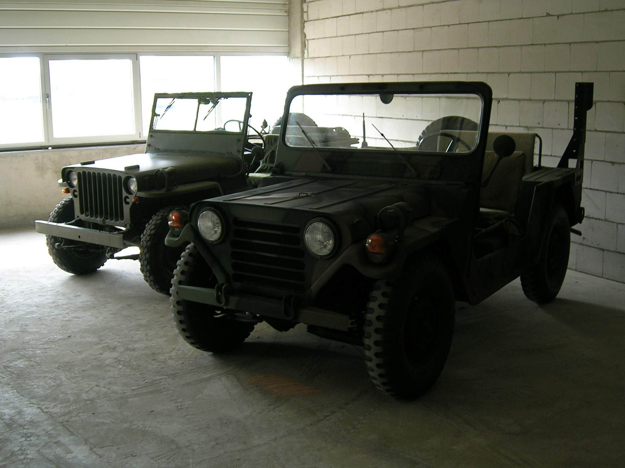 Ein M201 und ein M151 nebeneinander