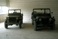 Ein M201 und ein M151 nebeneinander