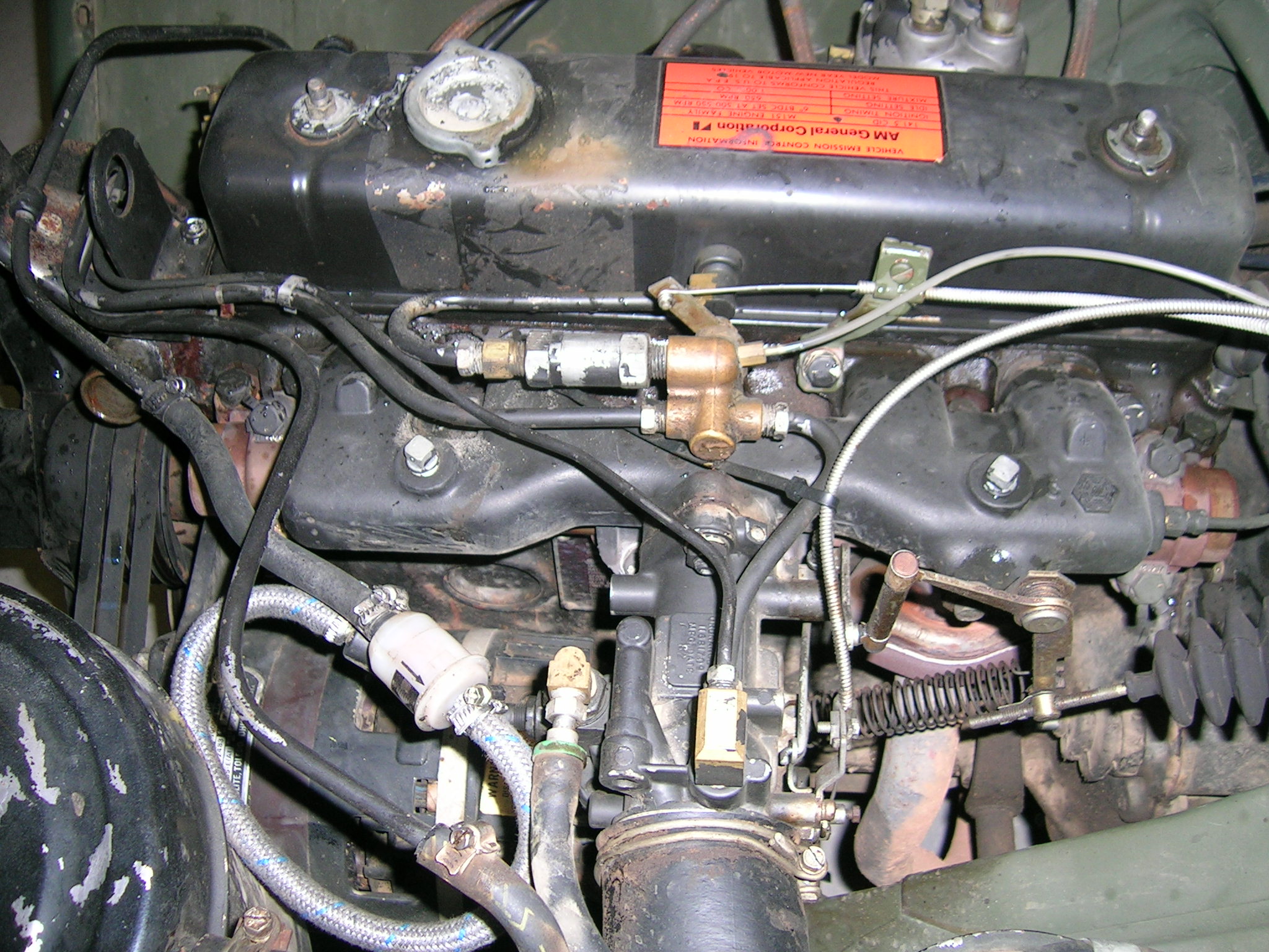 So sah der Motorraum des M151 A2 vorher aus