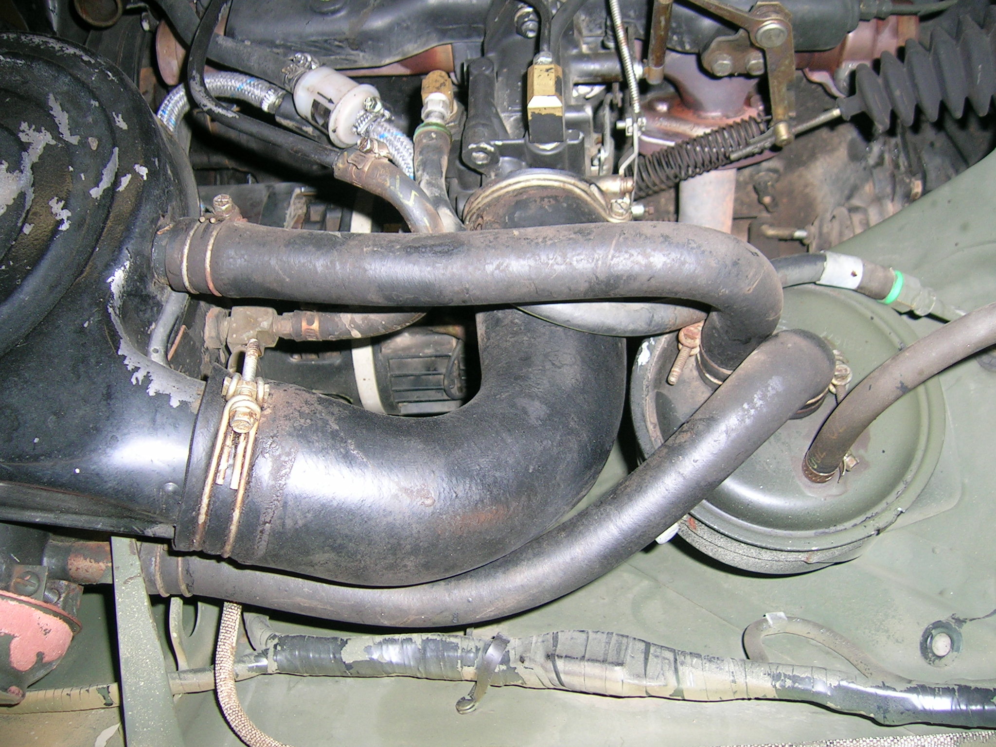 So sah der Motorraum des M151 A2 vorher aus