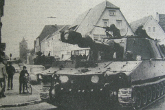 Haubitzenpanzer M109 auf der Kreuzung in Haßfurt